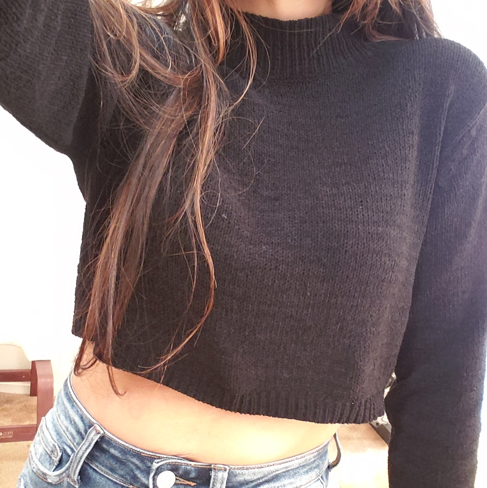 Cropped Black sweater